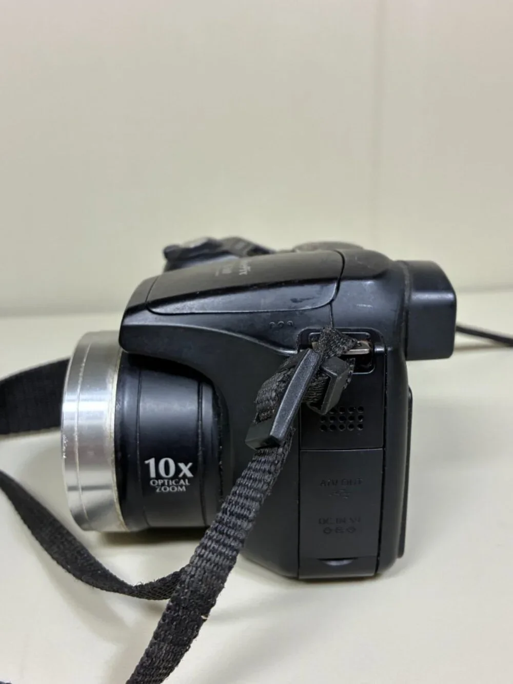 Fujifilm FinePix S Series S700 7.1 MP Digital Camera For Parts & Or Repair